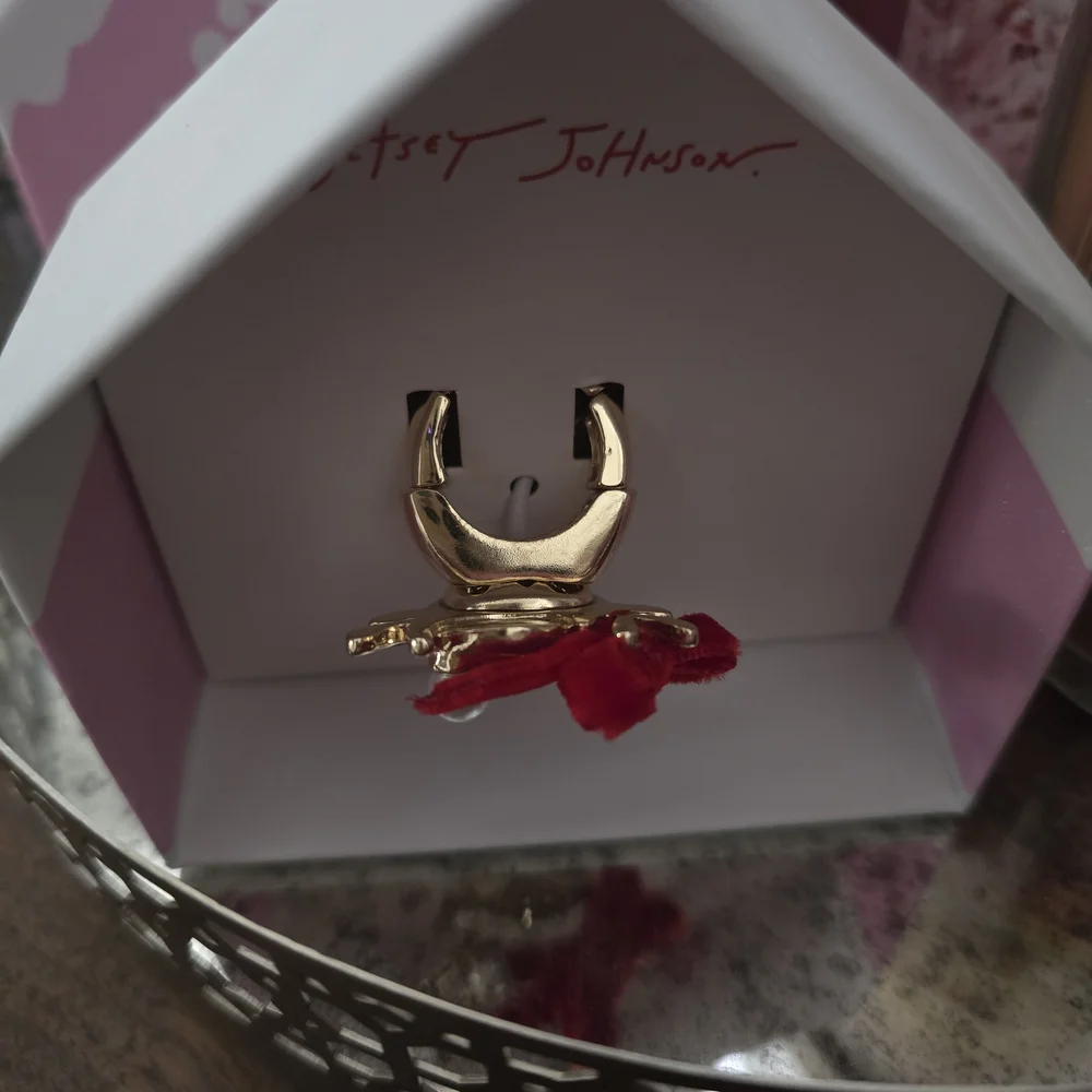 Charming Holiday Reindeer Ring with Red Bow - Picture 9 of 12